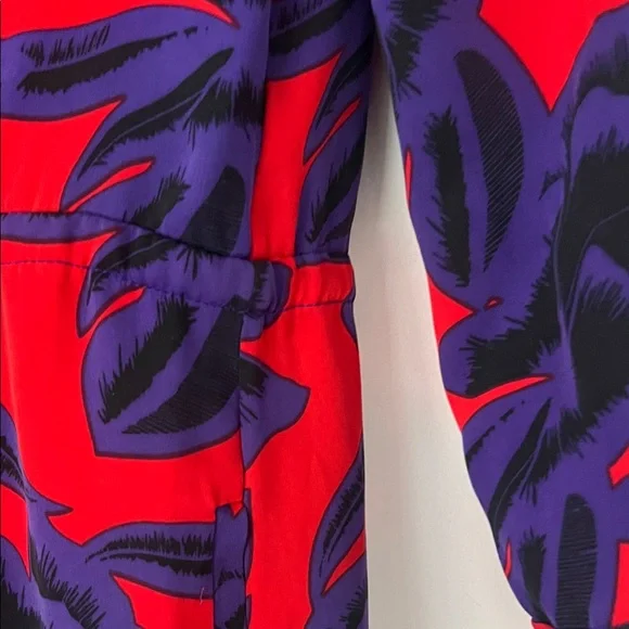 Diane Von Furstenberg Red and Purple Floral Silk Dress. Size 0. Fits s or xs - Picture 7 of 9